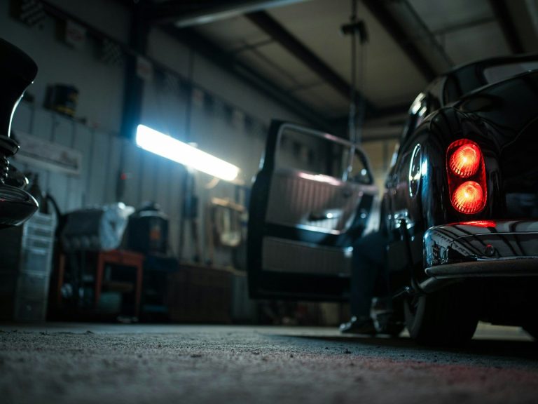 Kfz-Reparaturservice in Stuttgart – Werkstattaufnahme, organisiert durch GRS & SONNE